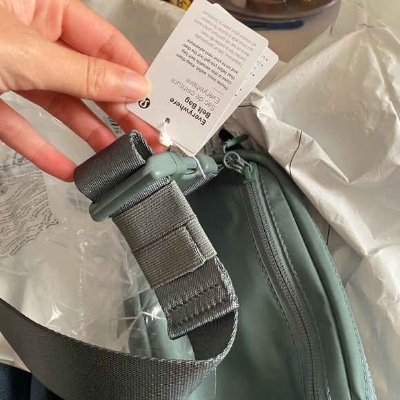Teal Lululemon Everywhere Belt Bag - Picture 3 of 4